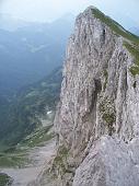 17 Croce est e parete strapiombante della Corna Piana
